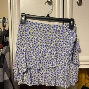 Floral pattern skirt with bow